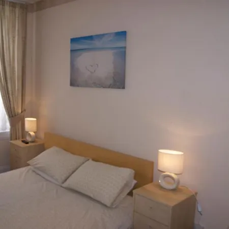 Marina Bed & Breakfast 3*